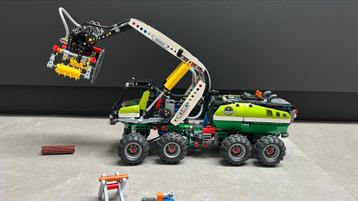 LEGO TECHNIC 42080 - Bosbouwmachine (2-in-1 model) beschikbaar voor biedingen