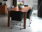 Eettafel set Notenhout massief met lederen fauteuils, Huis en Inrichting, Complete eetkamers, Ophalen, Zo goed als nieuw, 4 tot 6 stoelen