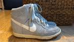 Nike wedges sneakers sleehak 39, Kleding | Dames, Schoenen, Nike, Ophalen of Verzenden, Grijs, Sneakers of Gympen