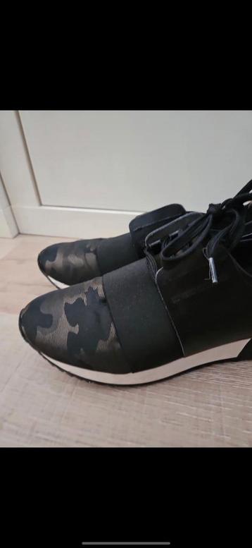 Sneaker  beschikbaar voor biedingen