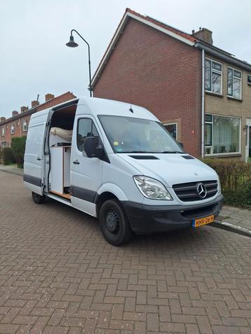 Mercedes-Benz Camper met veel opslagruimte beschikbaar voor biedingen
