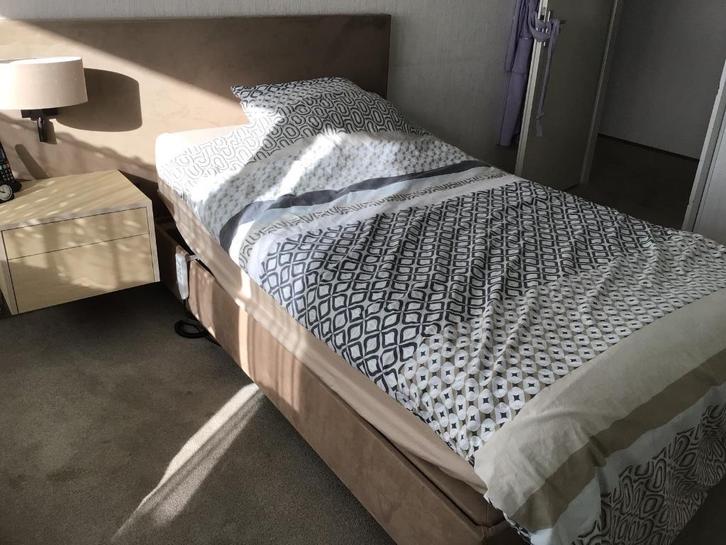 Prachtig Senioren hoog-laag bed 120mx200m (11 jaar garantie), Huis en Inrichting, Slaapkamer | Bedden, Zo goed als nieuw, Twijfelaar