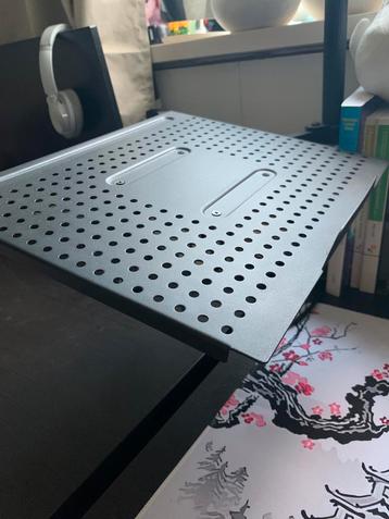 Laptop - monitor stand beschikbaar voor biedingen
