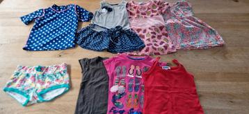 Pakket meisjeszomerkleding maat 92-98 beschikbaar voor biedingen