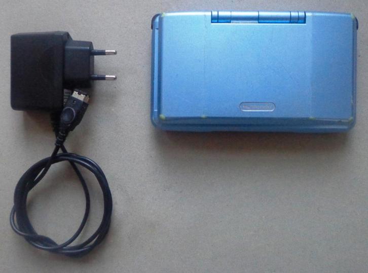DS Phat Blauw + oplader, Spelcomputers en Games, Spelcomputers | Nintendo DS, Gebruikt, DS Original of Phat, Blauw, Ophalen of Verzenden