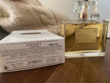 Versace beschikbaar voor biedingen
