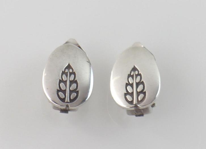 Zilveren oorclips Georg Jensen / Gundolph Albertus, Sieraden, Tassen en Uiterlijk, Antieke sieraden, Oorbellen, Zilver, Ophalen of Verzenden
