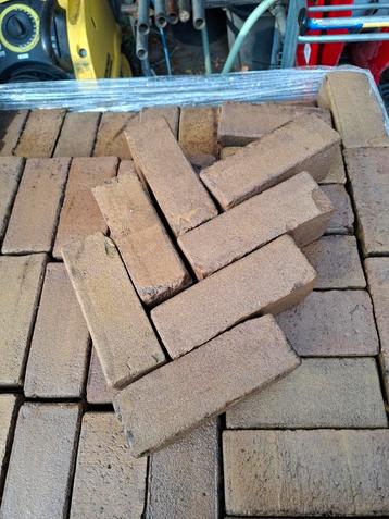 45m² gebakken dikformaat/7duimer, geel, op pallet beschikbaar voor biedingen