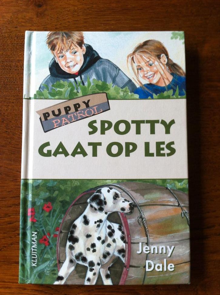 Puppy Patrol: "Spotty gaat op les" Jenny Dale Nieuw, Boeken, Kinderboeken | Jeugd | onder 10 jaar, Nieuw, Fictie algemeen, Ophalen of Verzenden
