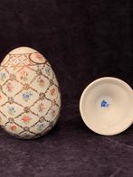 Dresden Ei met Voet - Handbeschilderd Porselein, Antiek en Kunst, Antiek | Porselein, Ophalen of Verzenden
