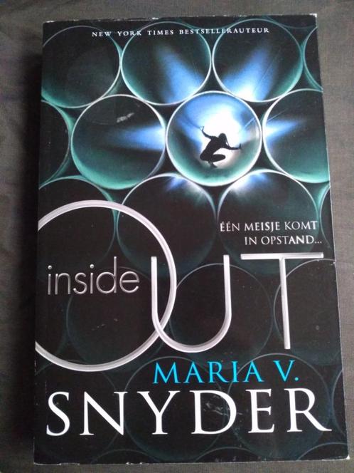 Maria V. Snyder - Inside Out (Young Adult, YA), Boeken, Fantasy, Zo goed als nieuw, Ophalen of Verzenden