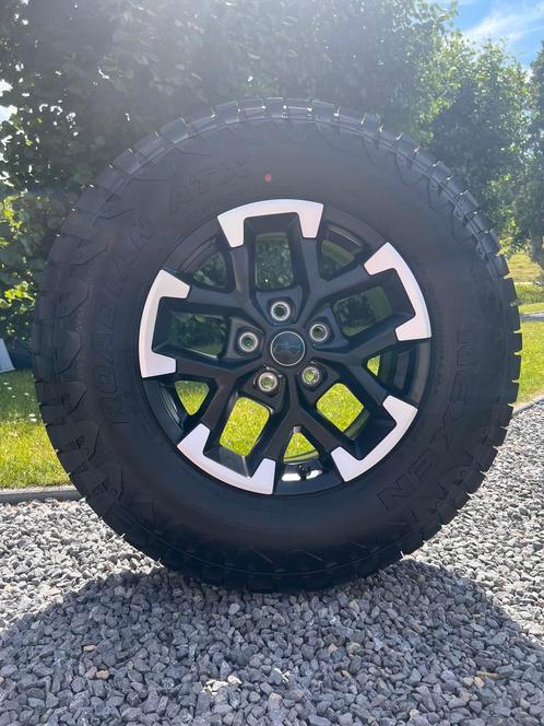 17 inch Jeep Wrangler 2025 Origineel Nexen Roadian ATX nieuw, Auto-onderdelen, Banden en Velgen, Banden en Velgen, All Season