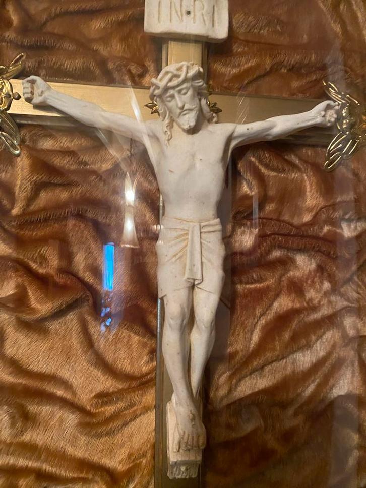 Jezus aan het kruis - Kunststof lijst, Antiek en Kunst, Antiek | Religie, Ophalen