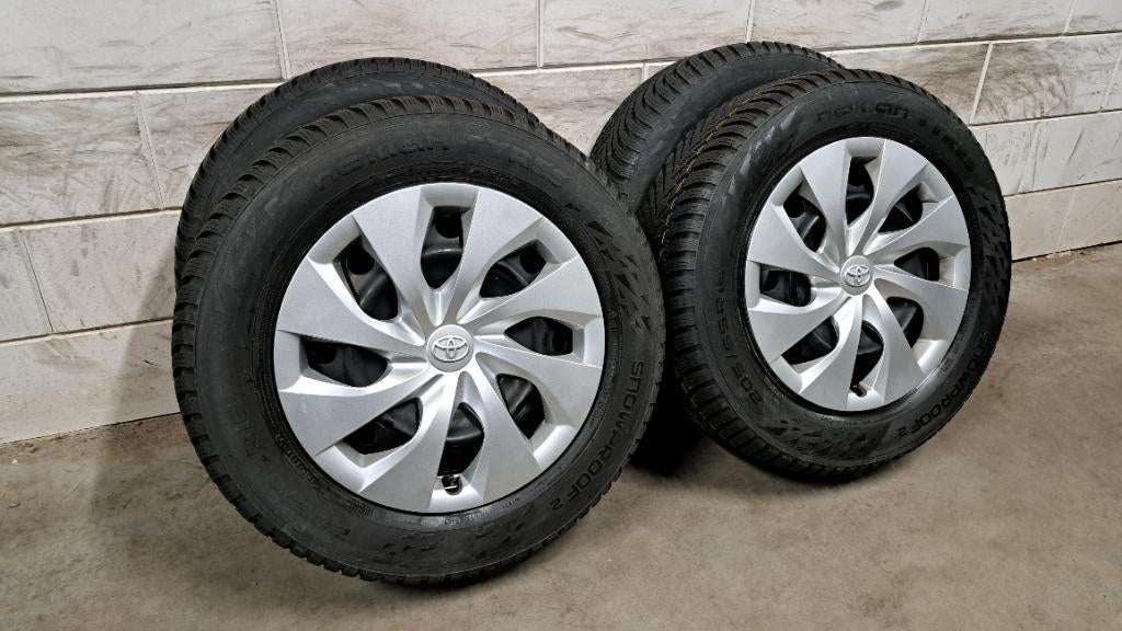 Nieuwe winterbanden Yaris Cross 205/65/16 set is NIEUW!, Auto-onderdelen, Banden en Velgen, Banden en Velgen, Winterbanden, 16 inch