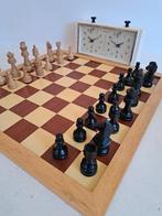 Houten schaakspel  - damspel met schaakklok, Hobby en Vrije tijd, Gezelschapsspellen | Bordspellen, Ophalen of Verzenden, Zo goed als nieuw