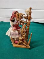 -	Vrouw met spinnenwiel decoratief, Verzamelen, Poppen, Ophalen of Verzenden, 'T Olde Gre-j, Info@toldegrej.nl, Endepoelstraat 20f Didam