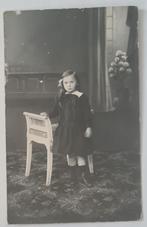 fotokaart jong meisje met strik 1910/20's, Gebruikt, Verzenden, Foto, Voor 1940