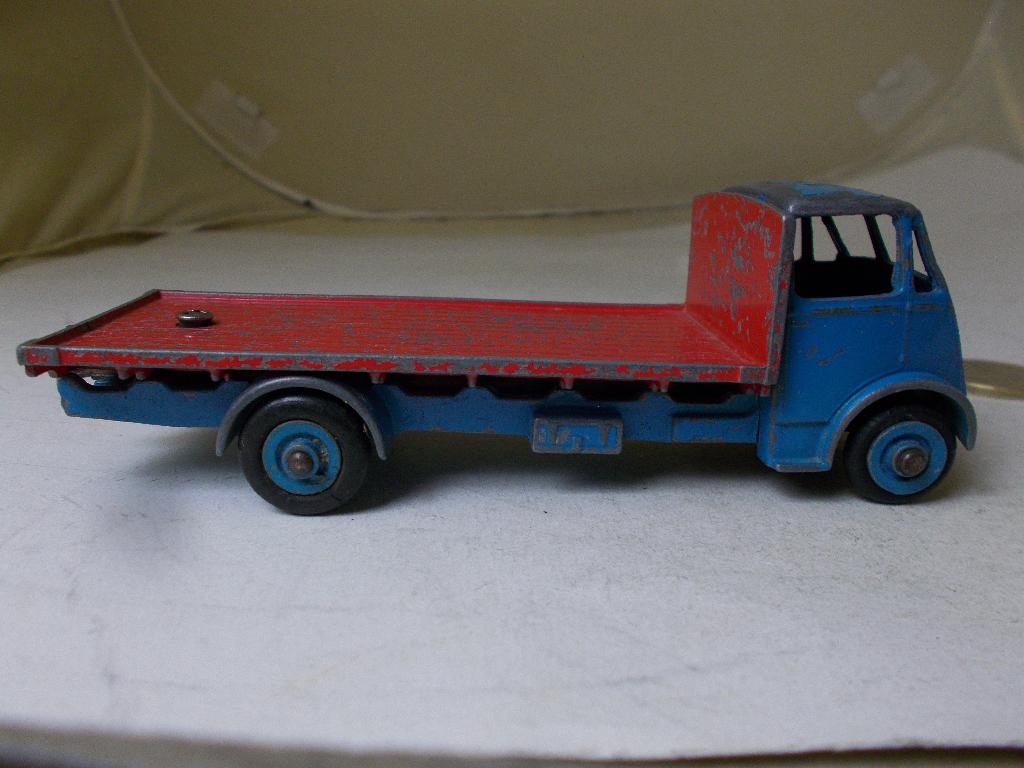 1949 Dinky Toys 512 GUY FLAT TRUCK (RED/BLUE) Opknapper!, Ophalen of Verzenden, Gebruikt, Bus of Vrachtwagen, Dinky Toys