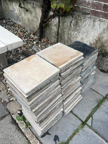 Oude estrikken wit en zwart 20x20 cm beschikbaar voor biedingen