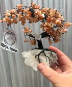 ORANJE MAANSTEEN BOOM OP PRACHTIG BERGKRISTAL NU € 64,95, Ophalen, Mineraal