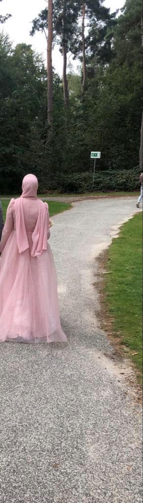 Roze Galajurk / Bruiloft Jurk beschikbaar voor biedingen