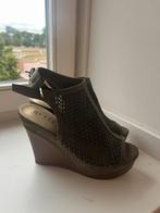 Prachtige sleehak met open neus van Guess size 39 / 8, Guess, Ophalen of Verzenden, Zo goed als nieuw, Schoenen met hoge hakken
