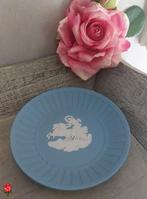 Wedgwood Jasperware blue schaaltje godin Aurora 12 cm, Ophalen of Verzenden, Zo goed als nieuw, Porselein, Bord of Schaal