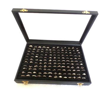 142 stuks (925/1000) sterling zilveren ringen.  beschikbaar voor biedingen