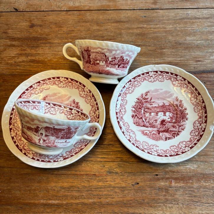 2 theekopjes Boerenhoeve roze, Huis en Inrichting, Keuken | Servies, Gebruikt, Kop(pen) en/of Schotel(s), Overige stijlen, Porselein