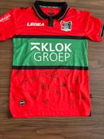 Squad signed! Prachtig NEC shirt door selectie gesigneerd, Verzamelen, Sportartikelen en Voetbal, Ophalen of Verzenden, Zo goed als nieuw