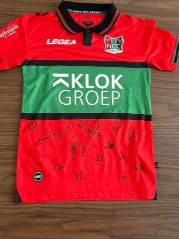 Squad signed! Prachtig NEC shirt door selectie gesigneerd beschikbaar voor biedingen