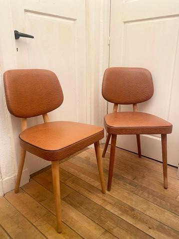 2 vintage Mid-Century Thijsseling stoelen, hout en skai  beschikbaar voor biedingen