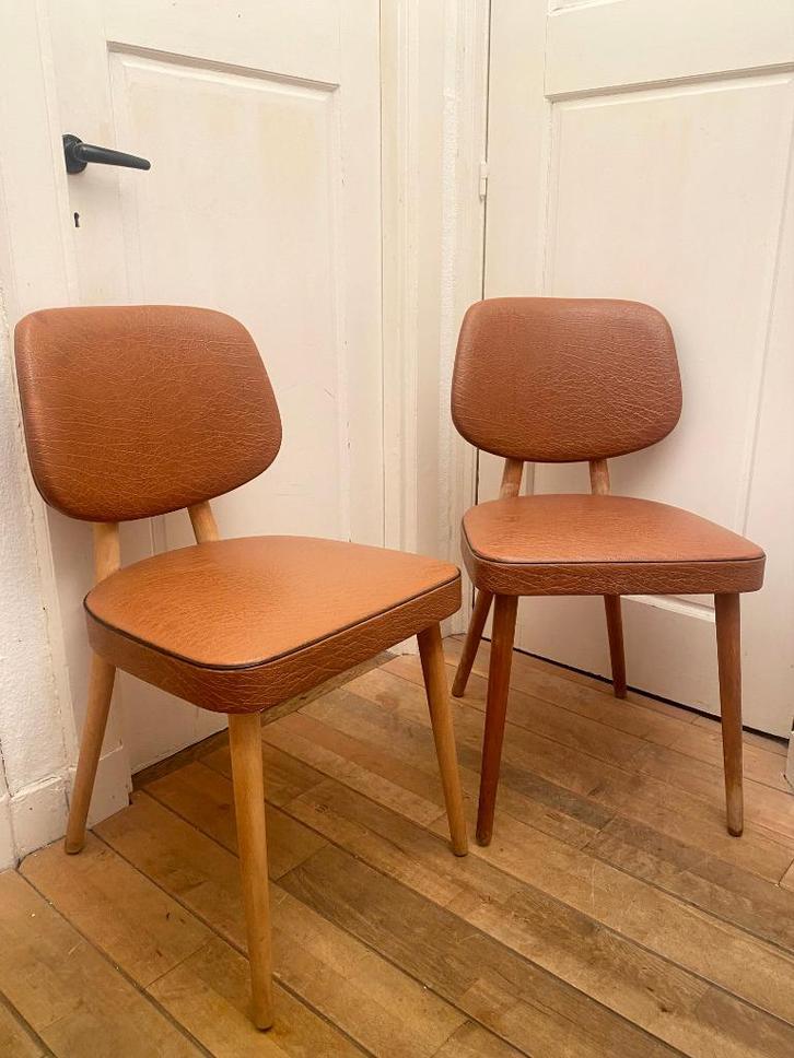 2 vintage Mid-Century Thijsseling stoelen, hout en skai, Huis en Inrichting, Stoelen, Gebruikt, Twee, Hout, Kunststof, Bruin, Ophalen