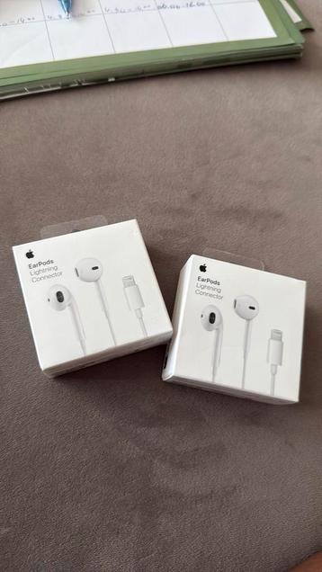 Apple earpods met kabel beschikbaar voor biedingen