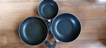 3 Wokpannen Brabantia 2 x 28 cm en 1 x 21 cm , antikleeflaag beschikbaar voor biedingen