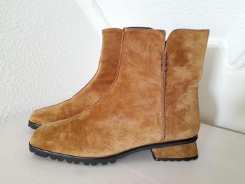 Lage laarzen suede cognac, maat 38, Spaans merk Dibia beschikbaar voor biedingen
