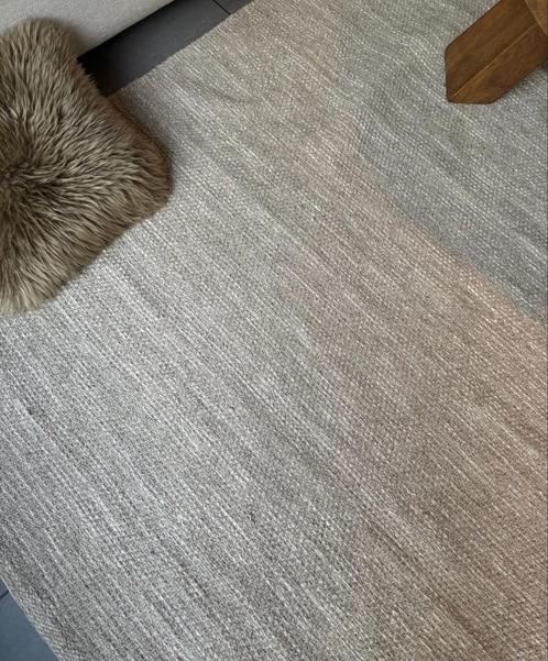 Groot XL wollen vloerkleed 240 x 340 sand licht beige ecru, Huis en Inrichting, Stoffering | Tapijten en Kleden, Zo goed als nieuw