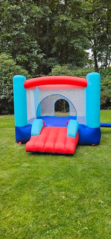 Springkussen met glijbaan - Plezier gegarandeerd! beschikbaar voor biedingen