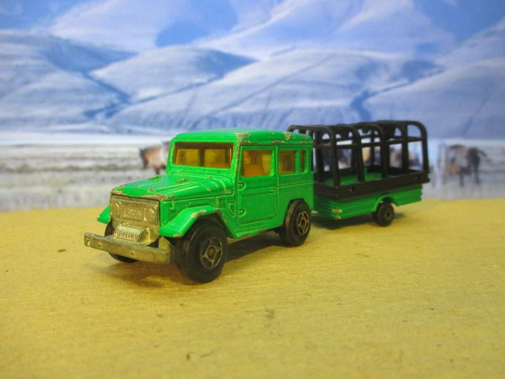 1:53 Toyota land Cruiser FJ40 - Majorette met dierentrailer, Hobby en Vrije tijd, Ophalen of Verzenden, Gebruikt, Auto