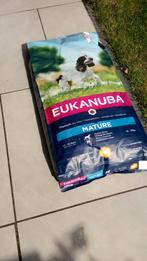 15 kg Eukanuba Mature hondenvoer incl. opberg container, Ophalen, Hond