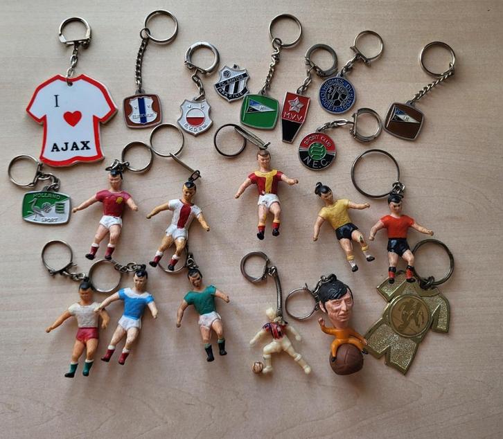 Verzameling Voetbal Sleutelhangers Ajax SHS NEC, Verzamelen, Sleutelhangers, Gebruikt, Sport, Ophalen of Verzenden