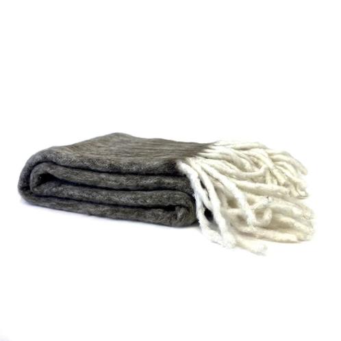 SALE zacht bruin plaid mary Imbarro 130x170 cm in 4 kleuren, Huis en Inrichting, Woonaccessoires | Plaids en Woondekens, Nieuw