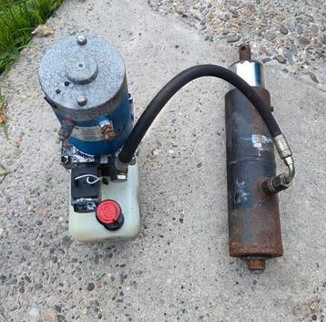 Hydrauliekpomp 24v met Hydrauliekcilinder / Hydrauliekunit beschikbaar voor biedingen