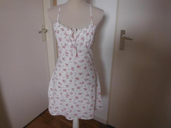 nieuw lief jurkje, mt M, Kleding | Dames, Jurken, Nieuw, Maat 38/40 (M), Wit, Boven de knie, Verzenden