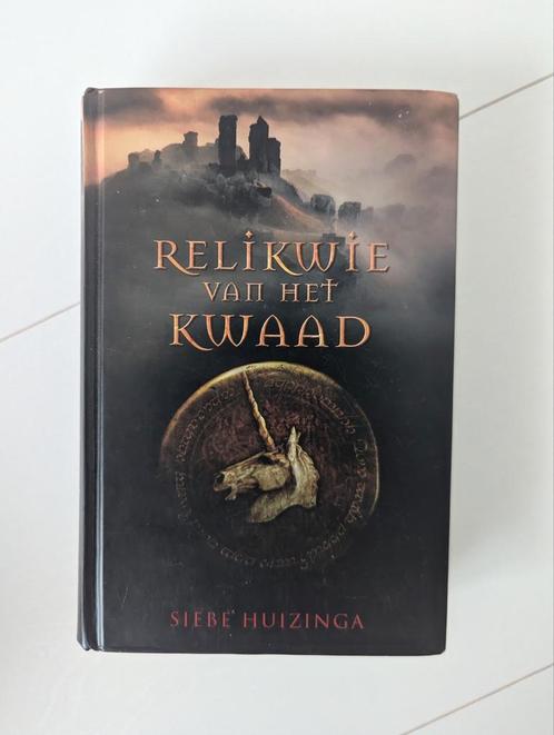 Relikwie van het kwaad van Siebe Huizinga. IZGS, Boeken, Fantasy, Zo goed als nieuw, Ophalen of Verzenden