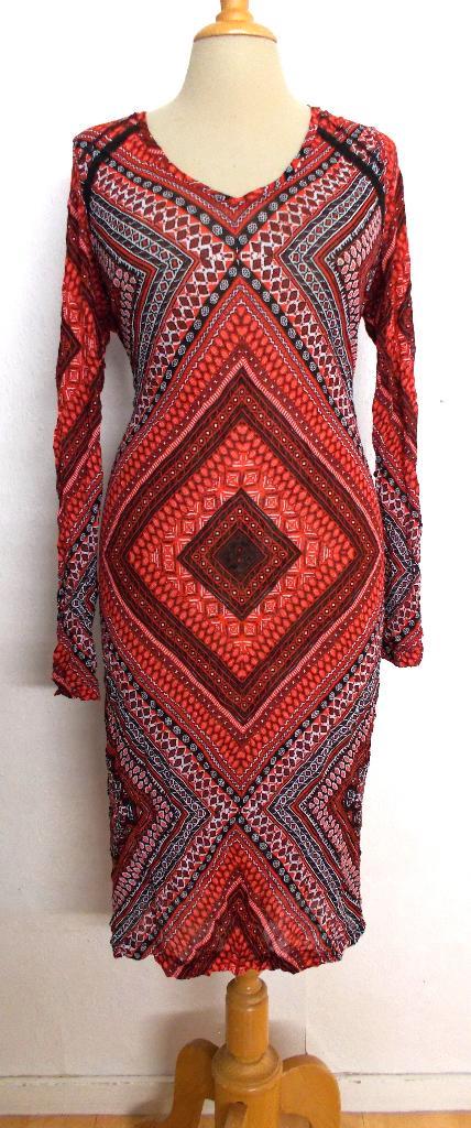 Aparte rood/zwart/witte stretch print jurk! XL, Kleding | Dames, Jurken, Zo goed als nieuw, Maat 38/40 (M), Rood, Onder de knie