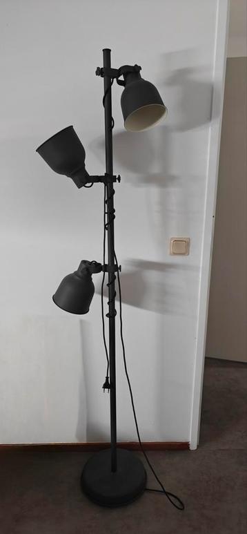 Hektar Ikea staande lamp met 3 spots donker grijs beschikbaar voor biedingen