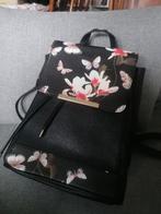 Zwarte rugzak met bloemen/vlinder print, Overige merken, Minder dan 30 cm, Ophalen of Verzenden, Waterdicht