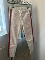 Witte spijkerbroek met rode bies, Kleding | Dames, Broeken en Pantalons, Maat 38/40 (M), Wit, Ophalen of Verzenden, Zo goed als nieuw