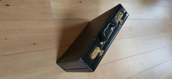 Originele vintage zwart leren attachékoffer., Sieraden, Tassen en Uiterlijk, Tassen | Schoudertassen, Zo goed als nieuw, Zwart
